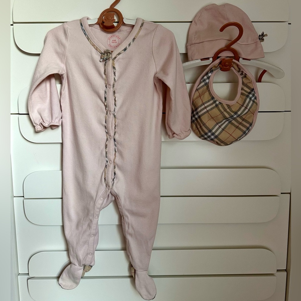 Burberry Baby Footie, Hat & Bib Gift Set 9 month